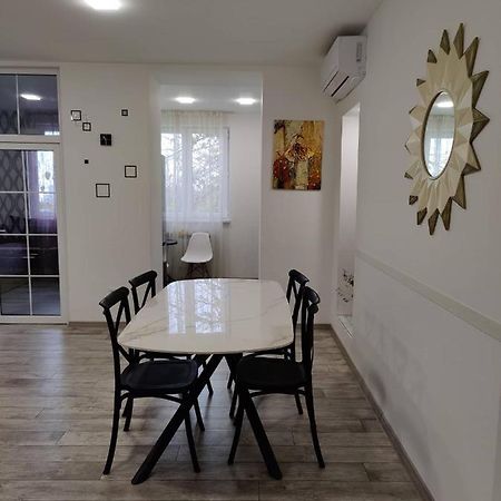 Modern Apartment In The Center With The View Of The Majestic Ararat Ereván Exterior foto