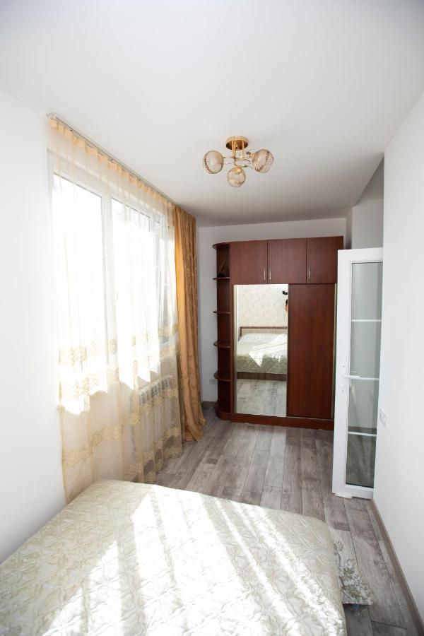 Modern Apartment In The Center With The View Of The Majestic Ararat Ereván Exterior foto