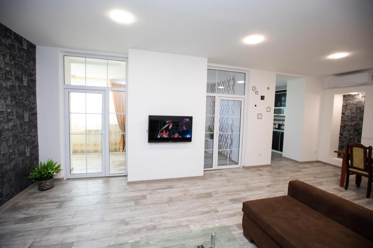 Modern Apartment In The Center With The View Of The Majestic Ararat Ereván Exterior foto